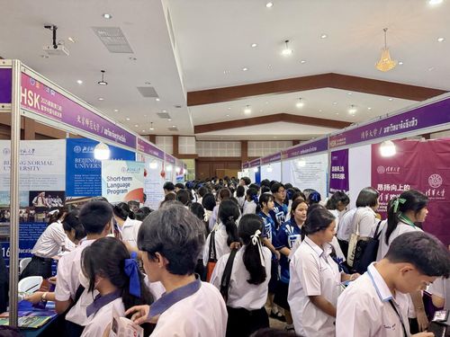 漢語(yǔ)橋梁，美甲添彩——記泰國(guó)第三屆HSK留學(xué)中國(guó)與就業(yè)展中的特色服務(wù)