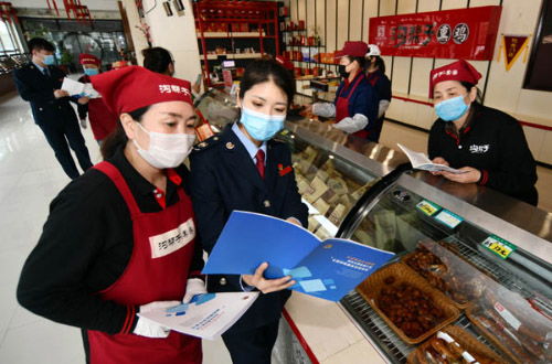 遼寧稅務(wù)創(chuàng)新服務(wù) 線上宣傳與線下服務(wù)融合，美甲服務(wù)點(diǎn)亮稅收宣傳月新模式